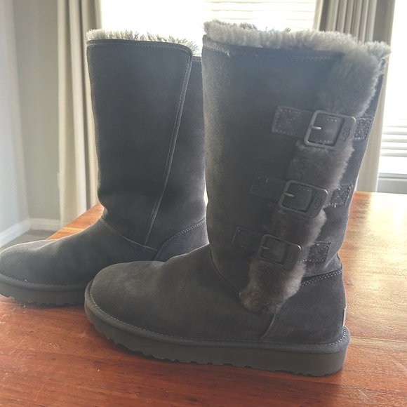 Uggs **nearly new**Klea size 10 - Picture 2 of 14